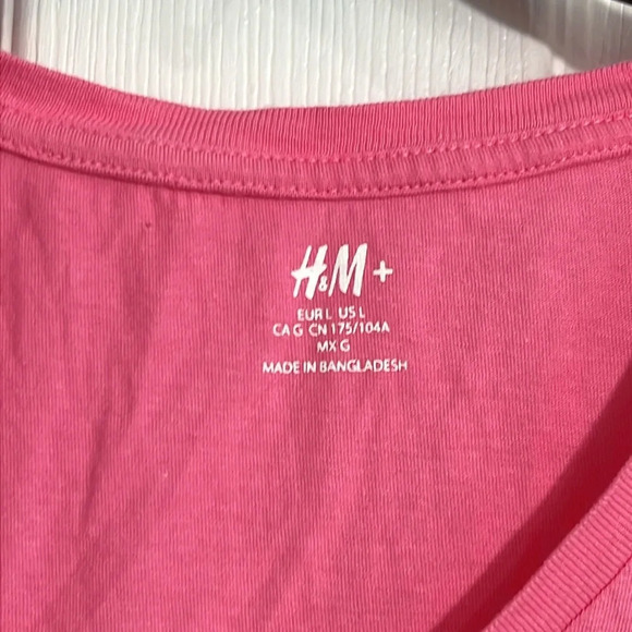 H&M women’s pink tee - size large - Picture 3 of 7